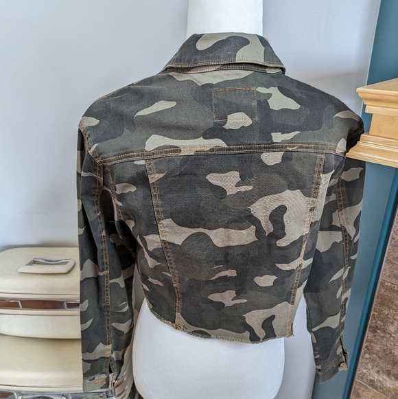 GUESS Y2K Aliza Cropped Cotton Jacket, Distressed Camo New with Tags, Size XS - Picture 4 of 12